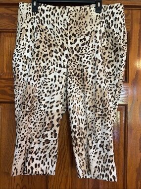 NWT Chico’s So Slimming Brigitte Capri Pants Size 2.5 (14)